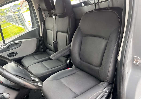 Renault Trafic cena 42700 przebieg: 227000, rok produkcji 2015 z Radomsko małe 211